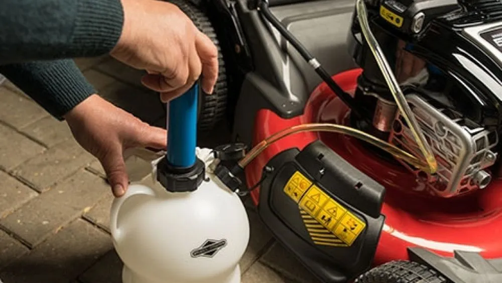 v&eacute;rifier niveau huile moteur tondeuse Briggs & Stratton