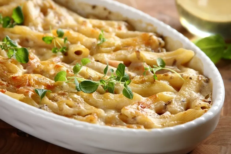 zapiekanka makaronowa z serem