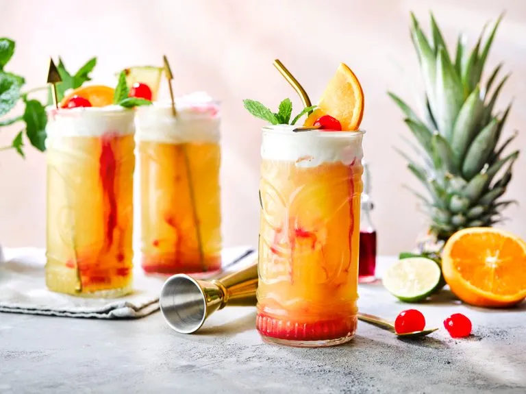 Mai Tai, Zombie und Piña Colada nebeneinander