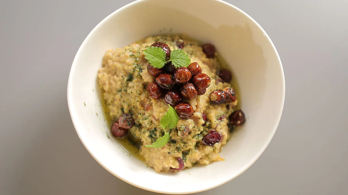 Jaglanka z owocami i orzechami