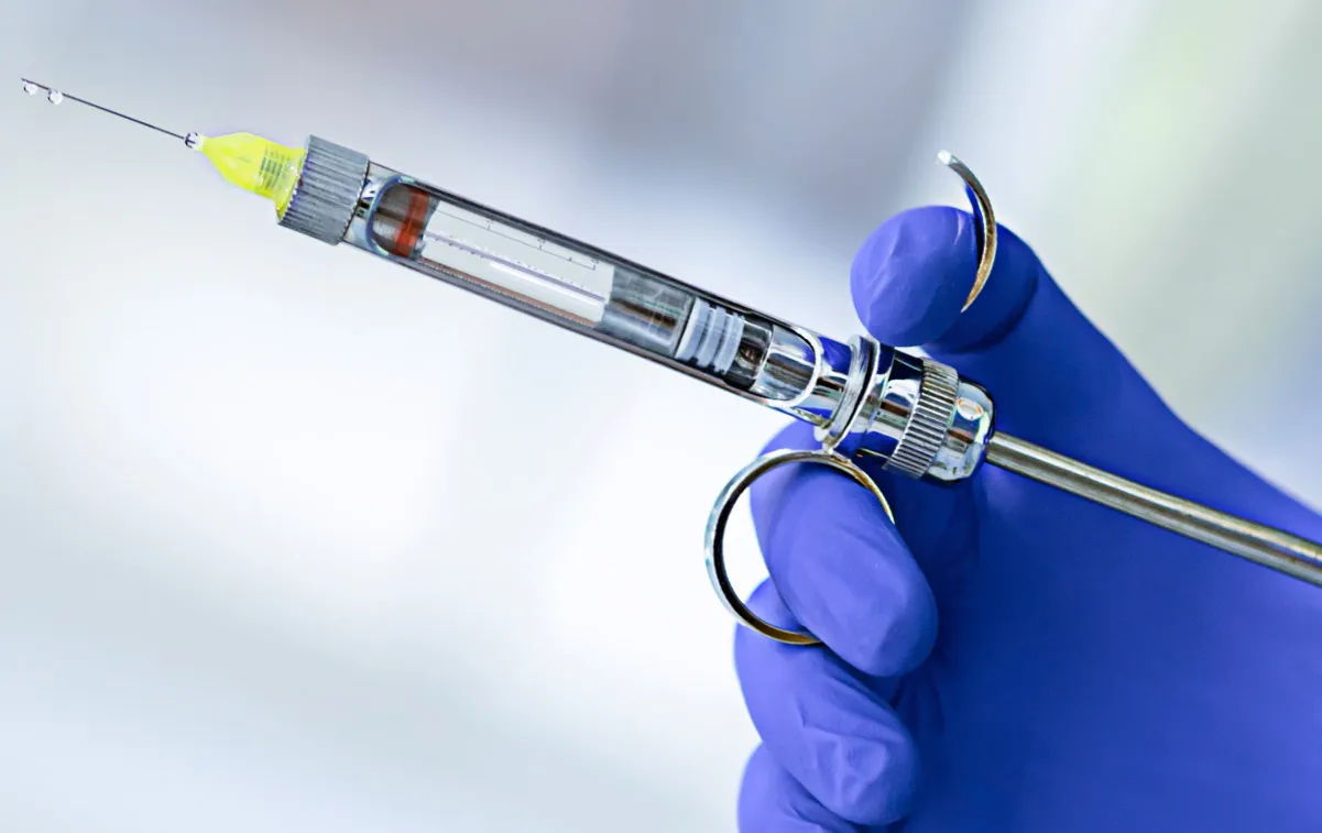 Znieczulenie miejscowe u dentysty igła strzykawka