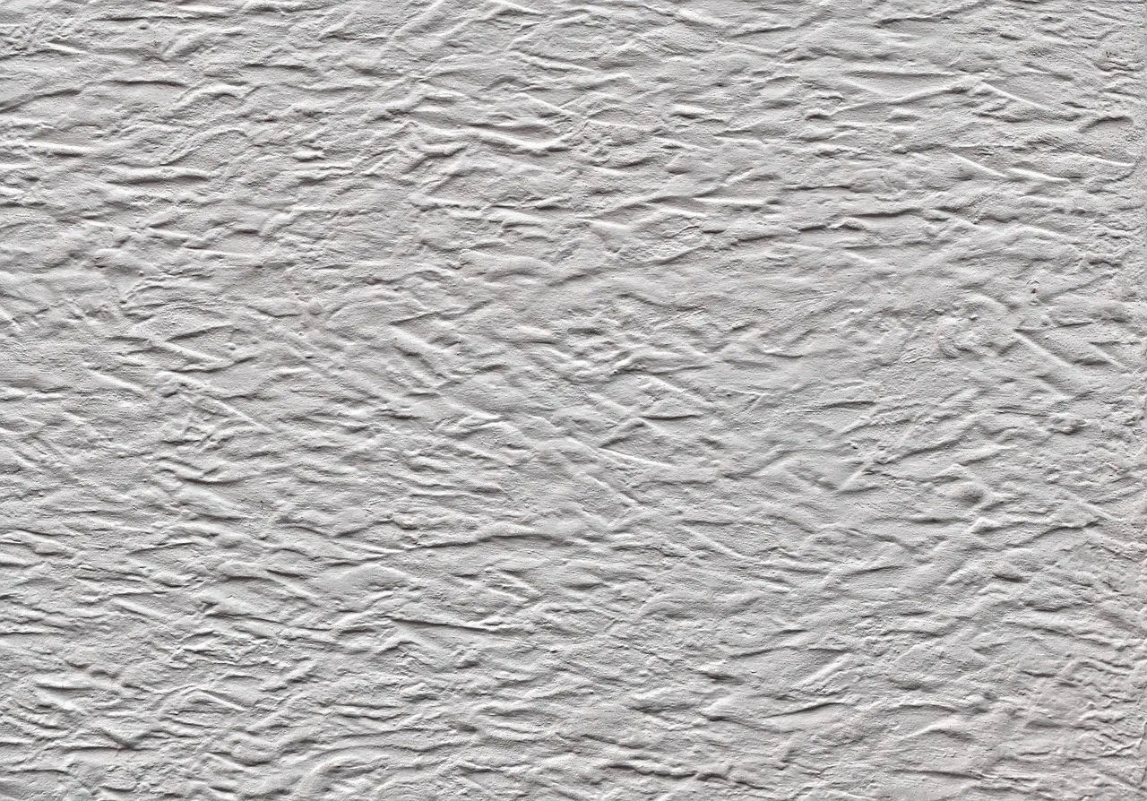 Zabezpieczanie tynku dekoracyjnego z gipsu