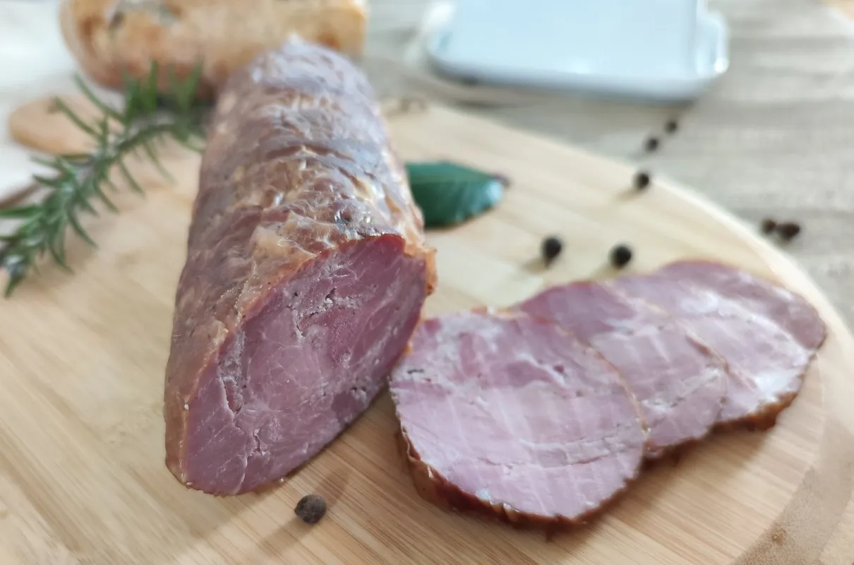 pęknięta kiełbasa w piekarniku