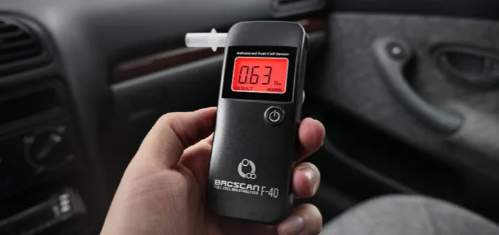 jazda samochodem rano po imprezie alkomat