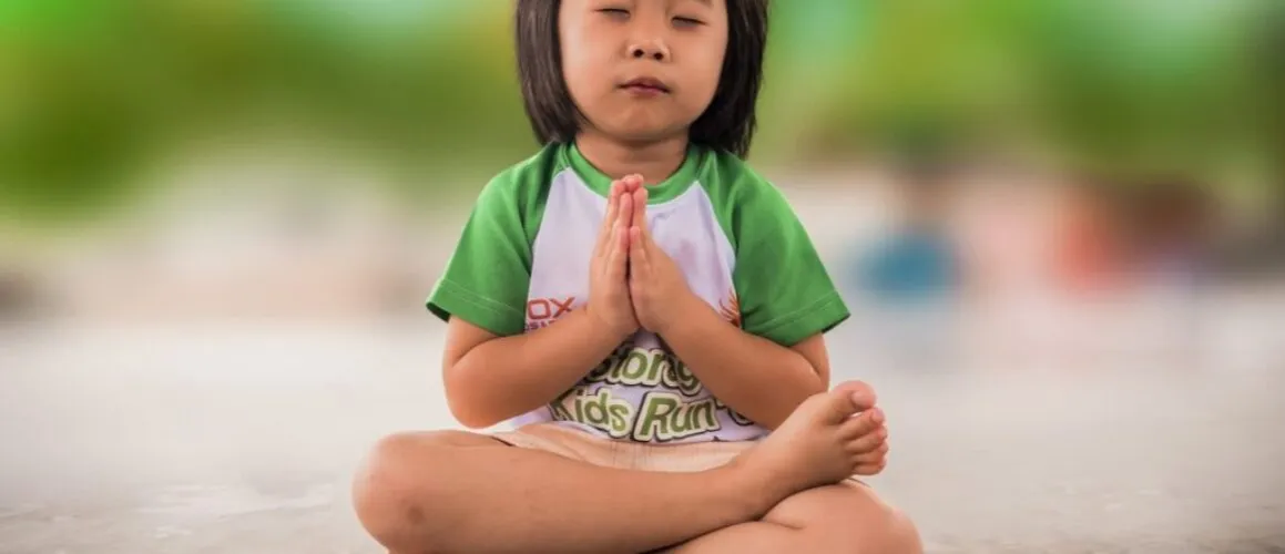 osoba medytująca spokój wewnętrzny