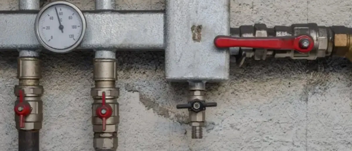 Zaw&oacute;r kulowy gazu pozycja otwarta i zamknięta