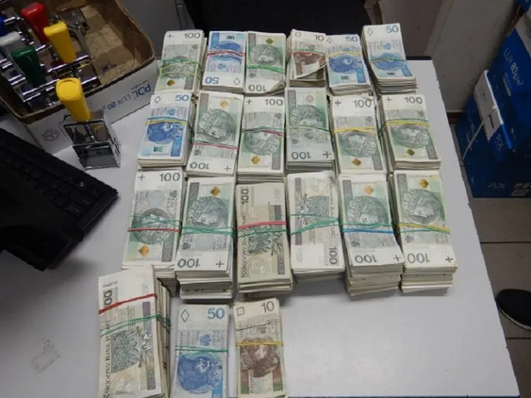 Zdjęcie Jak wygląda milion złotych w gotówce? Zaskakujące fakty i wymiary