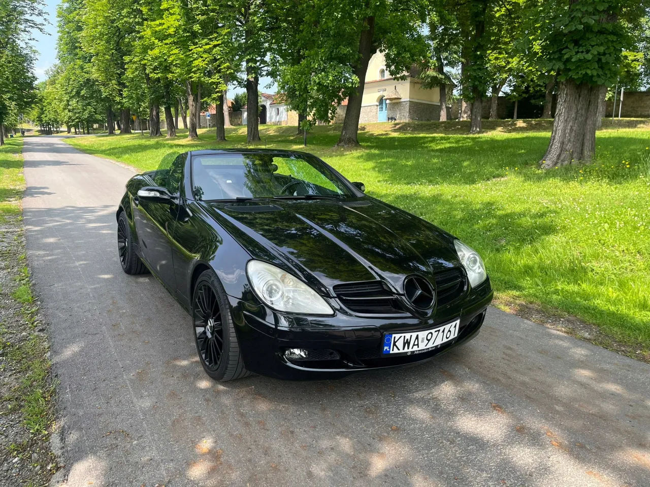 Zdjęcie Mercedes-Benz SLK - poznaj jego wyjątkowe cechy i oferty używanych modeli