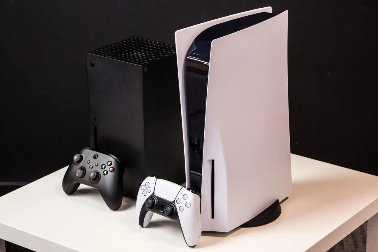 Zdjęcie Xbox czy PS5 - która konsola naprawdę oferuje lepsze wrażenia?