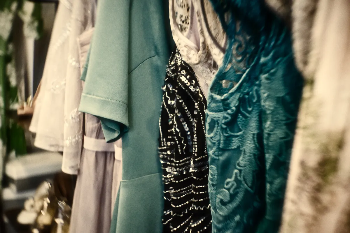 Zdjęcie Vintage shop co to? Poznaj unikalne ubrania i ich historię