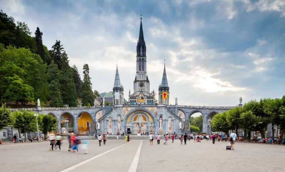 Zdjęcie Jak dojechać do Lourdes z lotniska - najlepsze opcje transportu