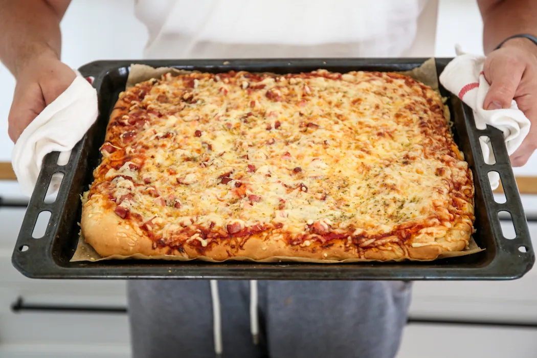 Zdjęcie Przepis na ciasto na pizzę na dużą blachę - idealne dla rodziny
