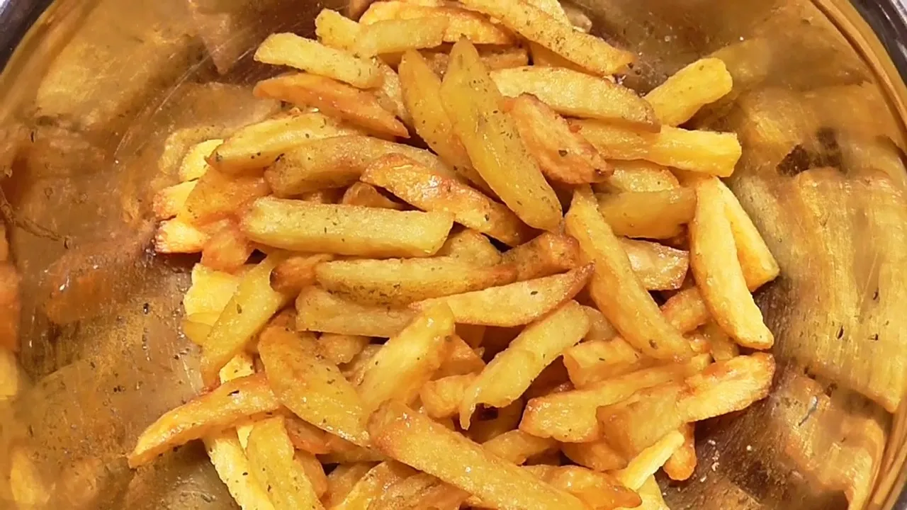 Zdjęcie Jak zrobić frytki na patelni - prosta receptura na chrupiące frytki
