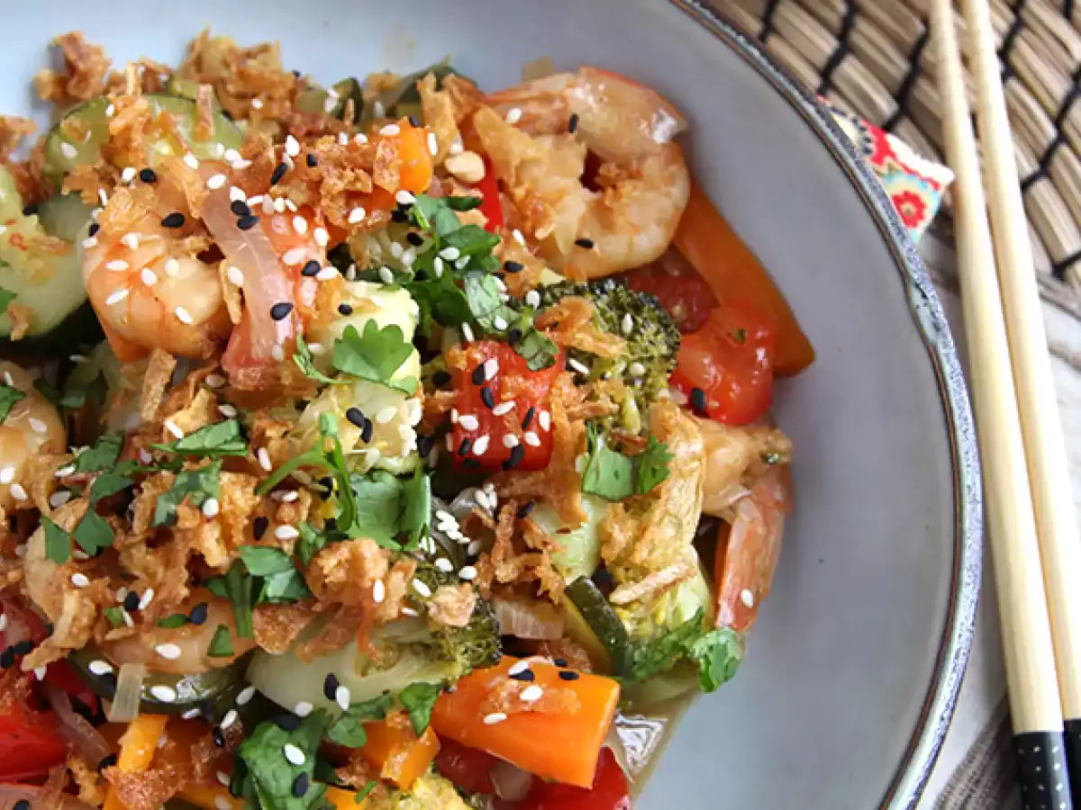Zdjęcie Receta fácil de wok de verduras con gambas para una cena deliciosa