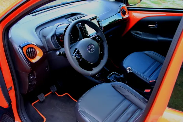 Zdjęcie Toyota Aygo - jak łatwo otworzyć maskę? Krok po kroku