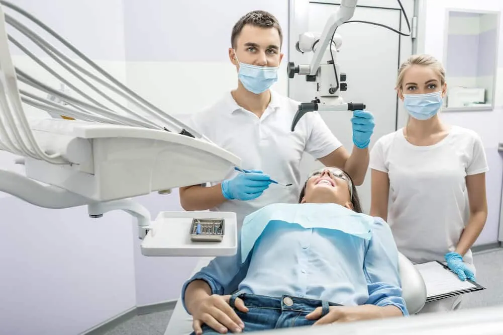 Zdjęcie Czy dentysta może odmówić przyjęcia pacjenta z bólem zęba? Sprawdź zasady