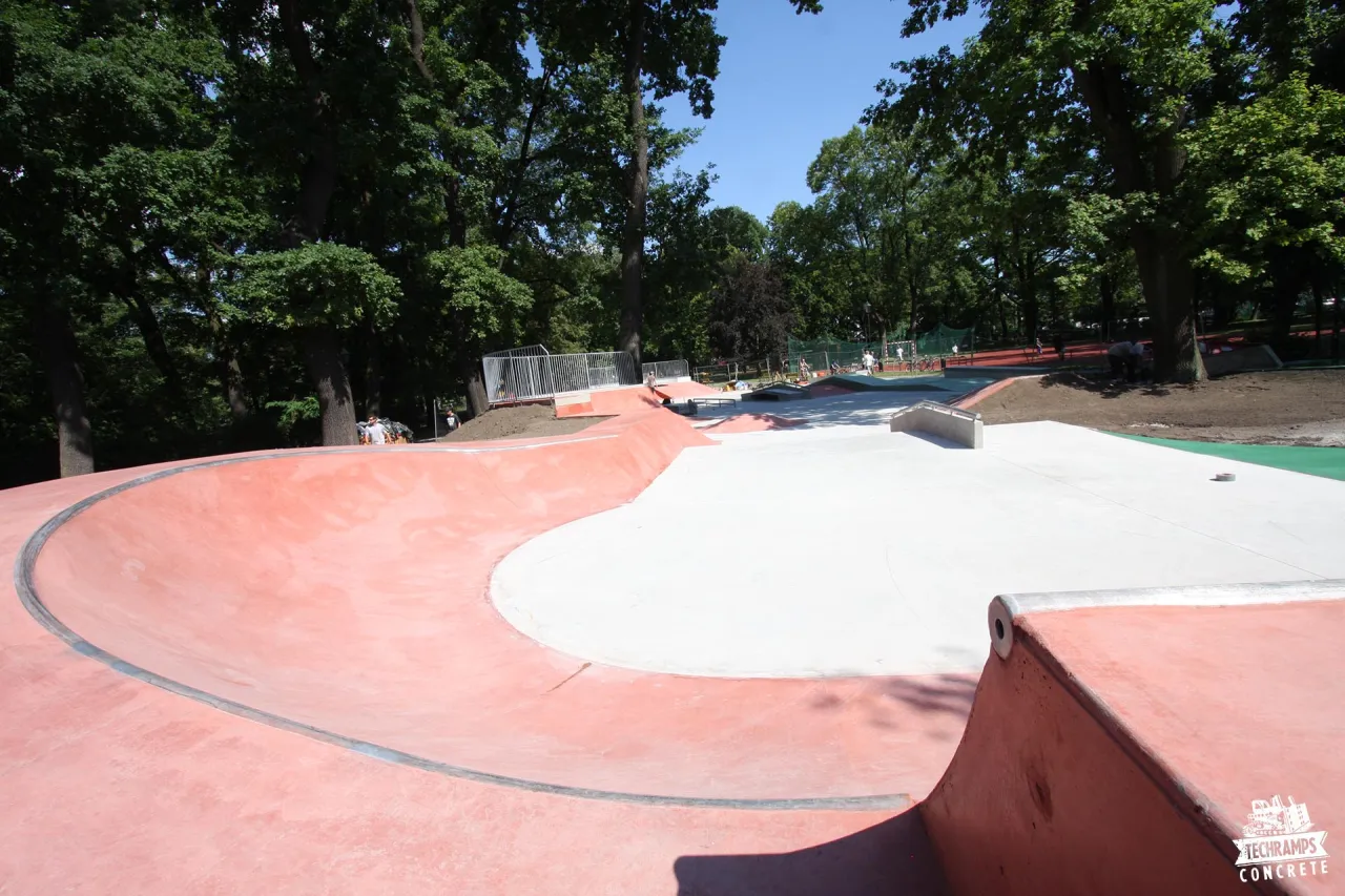 Zdjęcie Park Jordana skatepark - odkryj wyjątkowe miejsca dla skateboardzistów