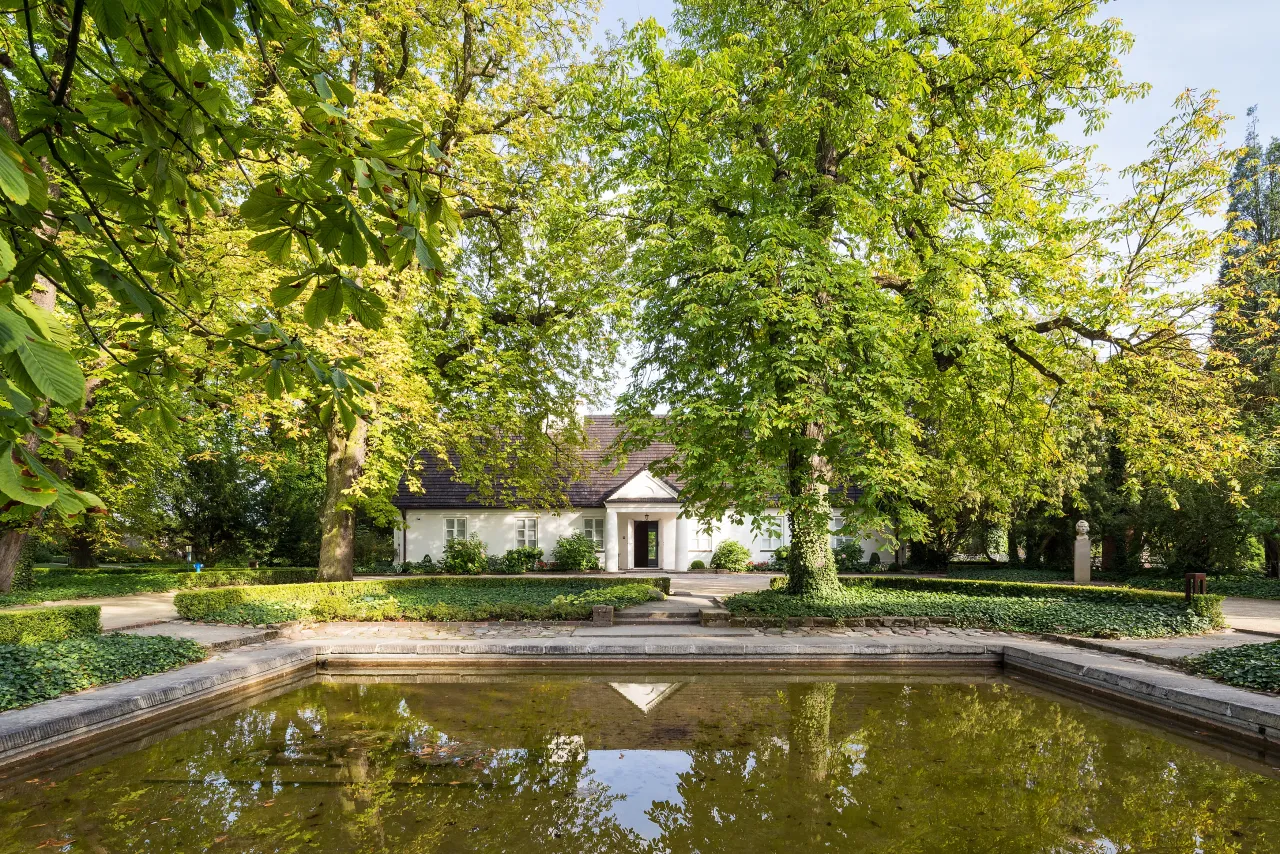 Zdjęcie Dworek Chopina w Żelazowej Woli - historia, atrakcje i koncerty