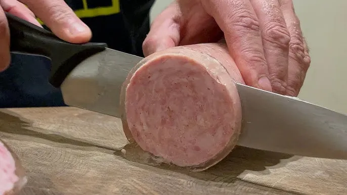 Zdjęcie Kiełbasa tyrolska: Jak przygotować idealną wędlinę w domu