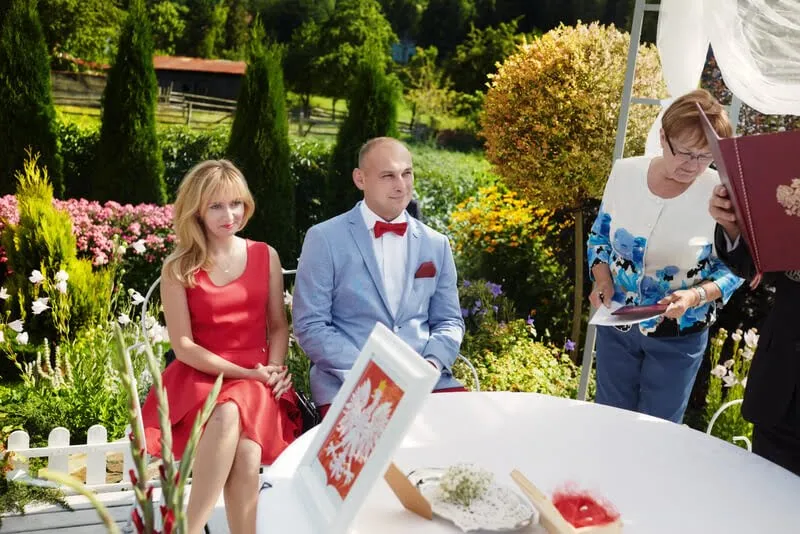 Zdjęcie Co robi starościna na weselu? Odkryj jej kluczowe obowiązki i tradycje