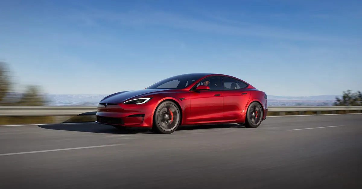 Zdjęcie Ile kilometrów przejedzie tesla? Zasięg różnych modeli w praktyce