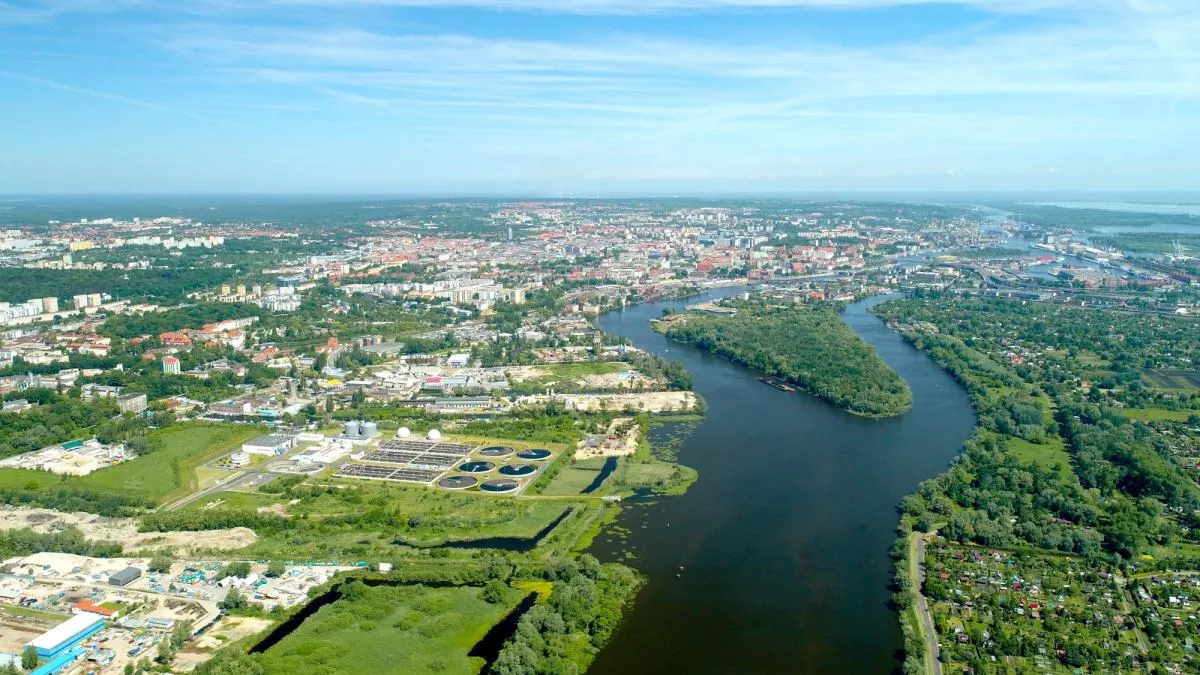Szczecin widok z lotu ptaka rzeka Odra zieleń