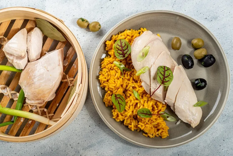 gotowanie kurczaka na parze