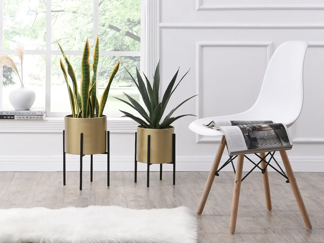 modne doniczki na n&oacute;żkach, organiczne kształty