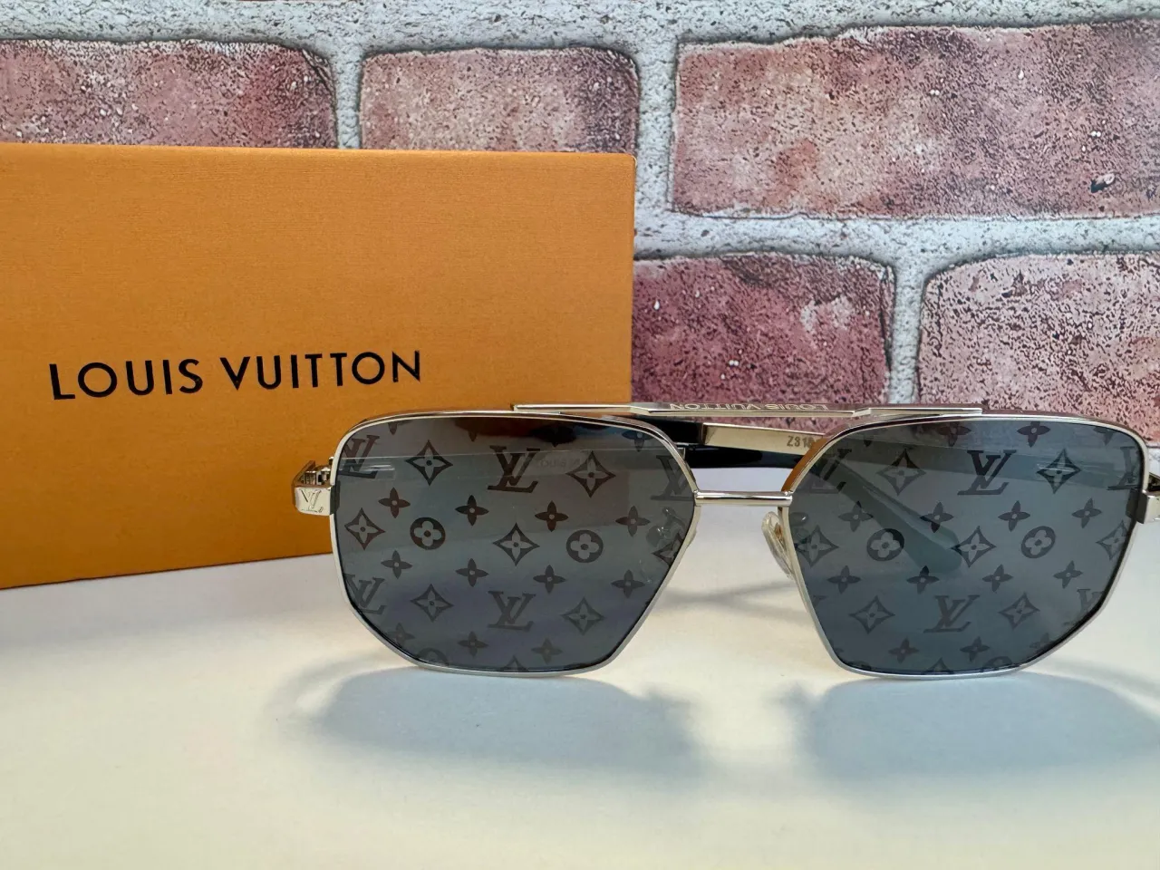 grawerunki okulary louis vuitton oryginalne