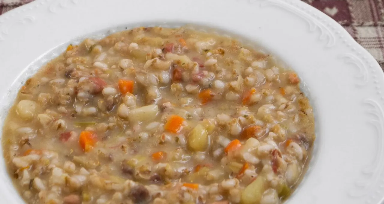 minestra d'orzo trentina fumante