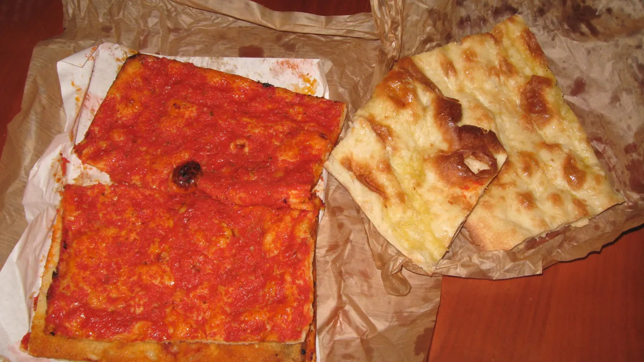 pizza rossa vs pizza bianca comparison