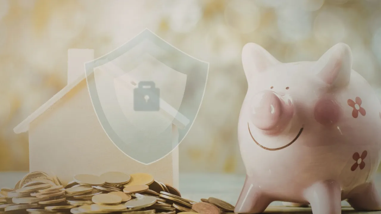 Świnka-skarbonka, stos monet i domek symbolizują oszczędności. Tarcza z kłódką sugeruje bezpieczeństwo. Zastanawiasz się, co z lokatami w Getin Banku?