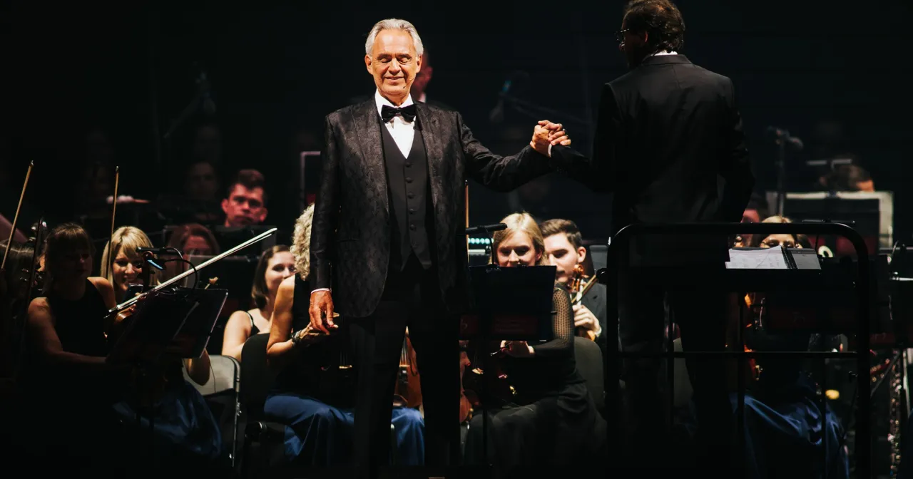 Andrea Bocelli na scenie koncert