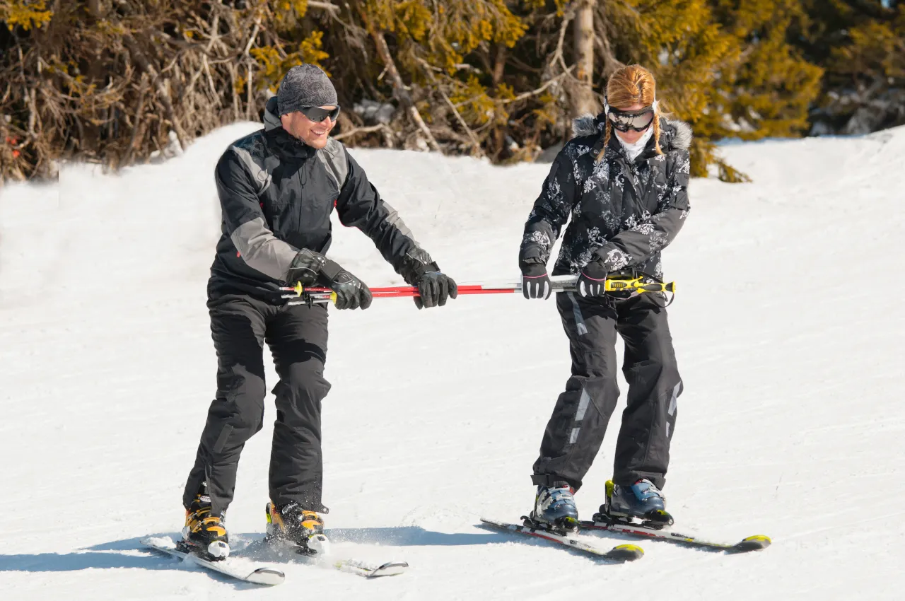 Narty All-round vs All-mountain, porównanie