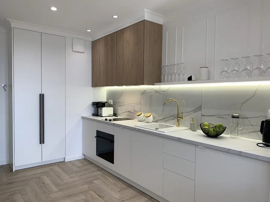 Fronty meblowe laminowane wzory vs lakierowane frezowania