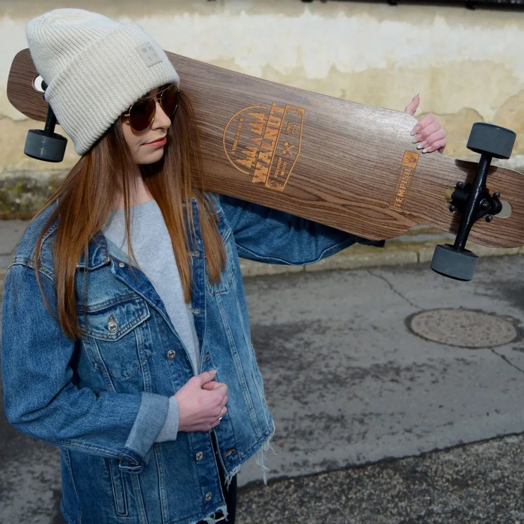 Zdjęcie Najlepsze miejsca do jazdy na longboardzie w Warszawie - unikaj błędów