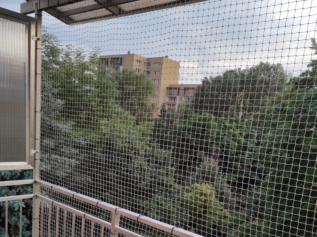 siatki ochronne na ptaki elewacja