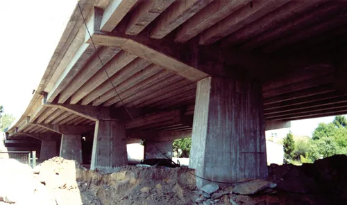 zastosowania żelbetu w budownictwie mosty budynki