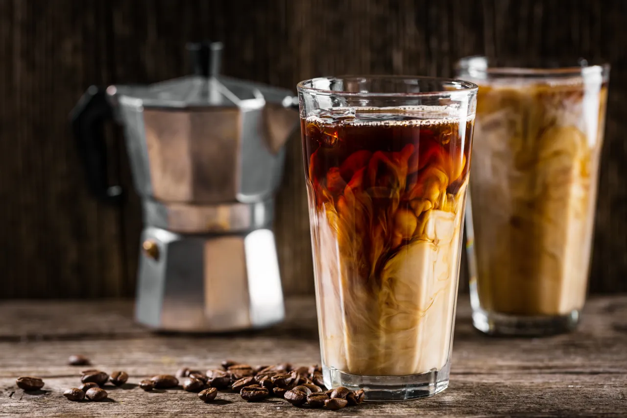 r&oacute;żne sposoby podania cold brew