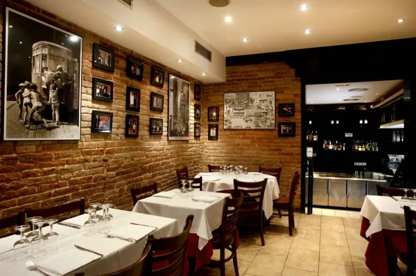 interior restaurante La Bella Napoli Barcelona ambiente