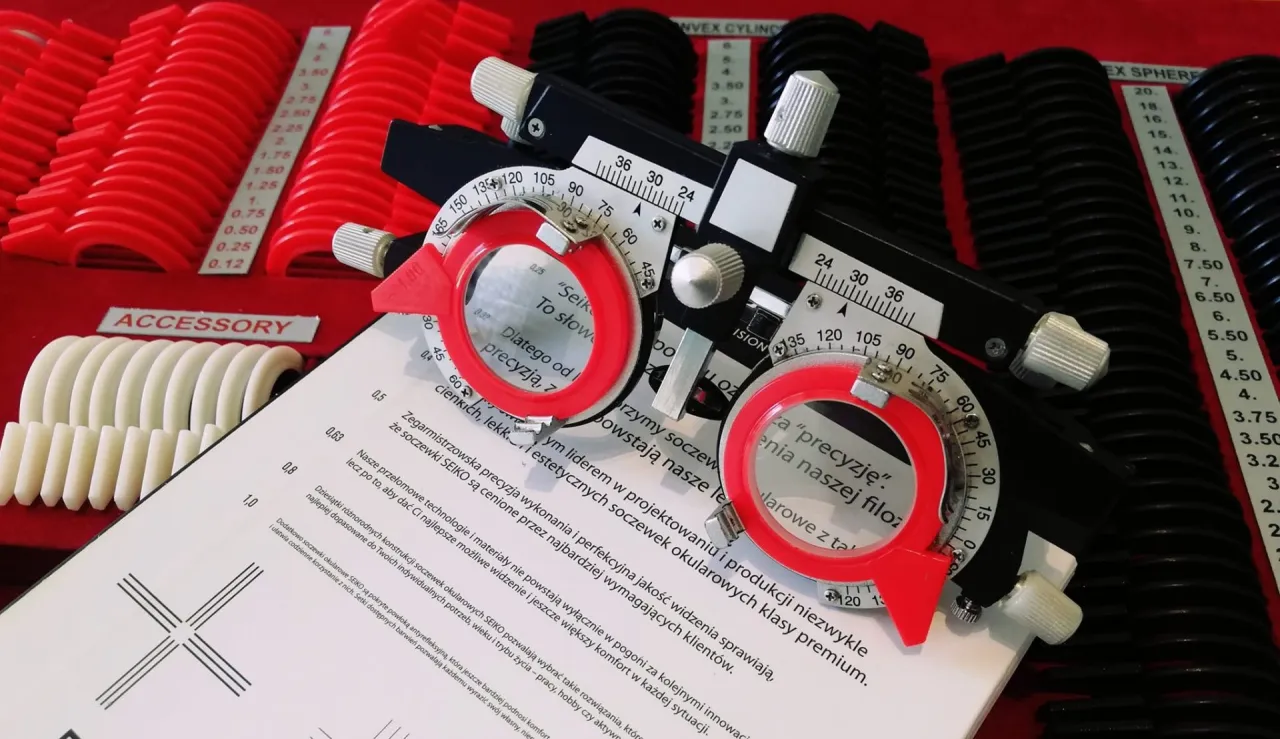 powłoki na soczewkach okularowych