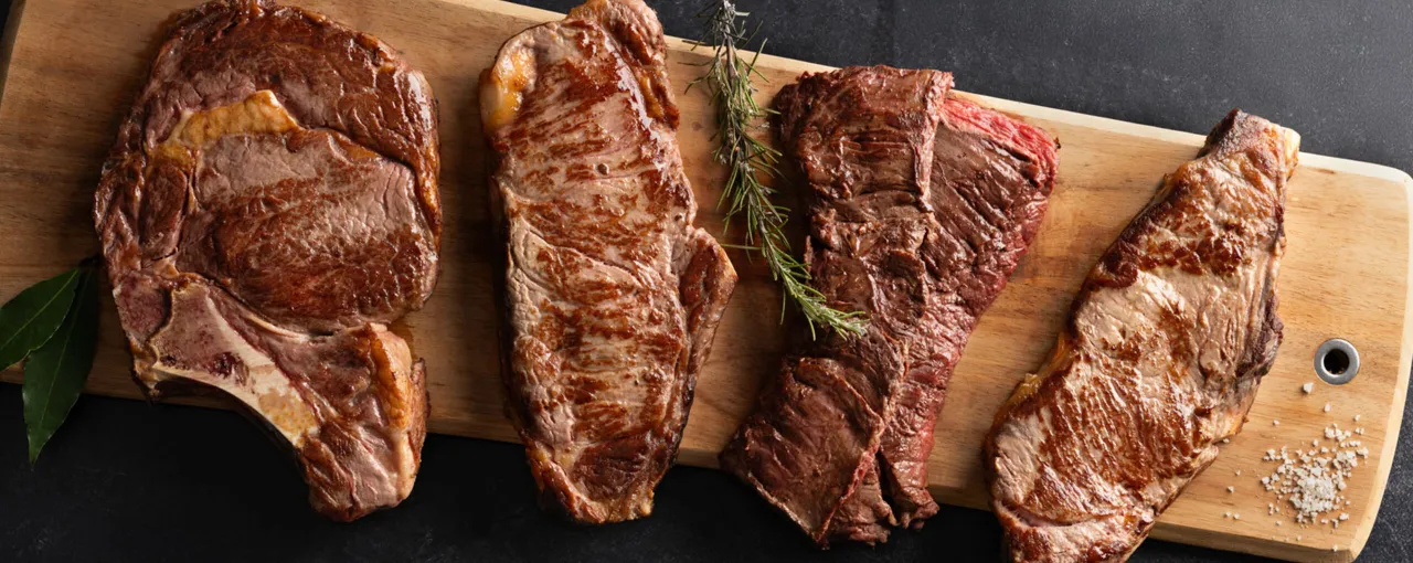 Différentes coupes de côte de bœuf avec persillage