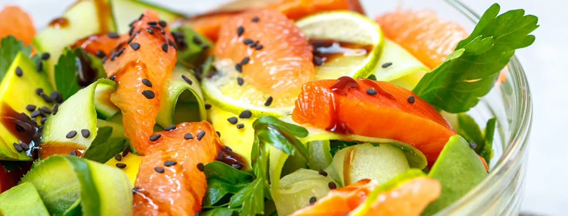 Insalata di salmone con avocado e agrumi