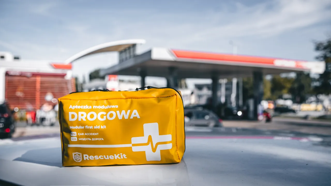 Apteczka pierwszej pomocy w różnych sklepach