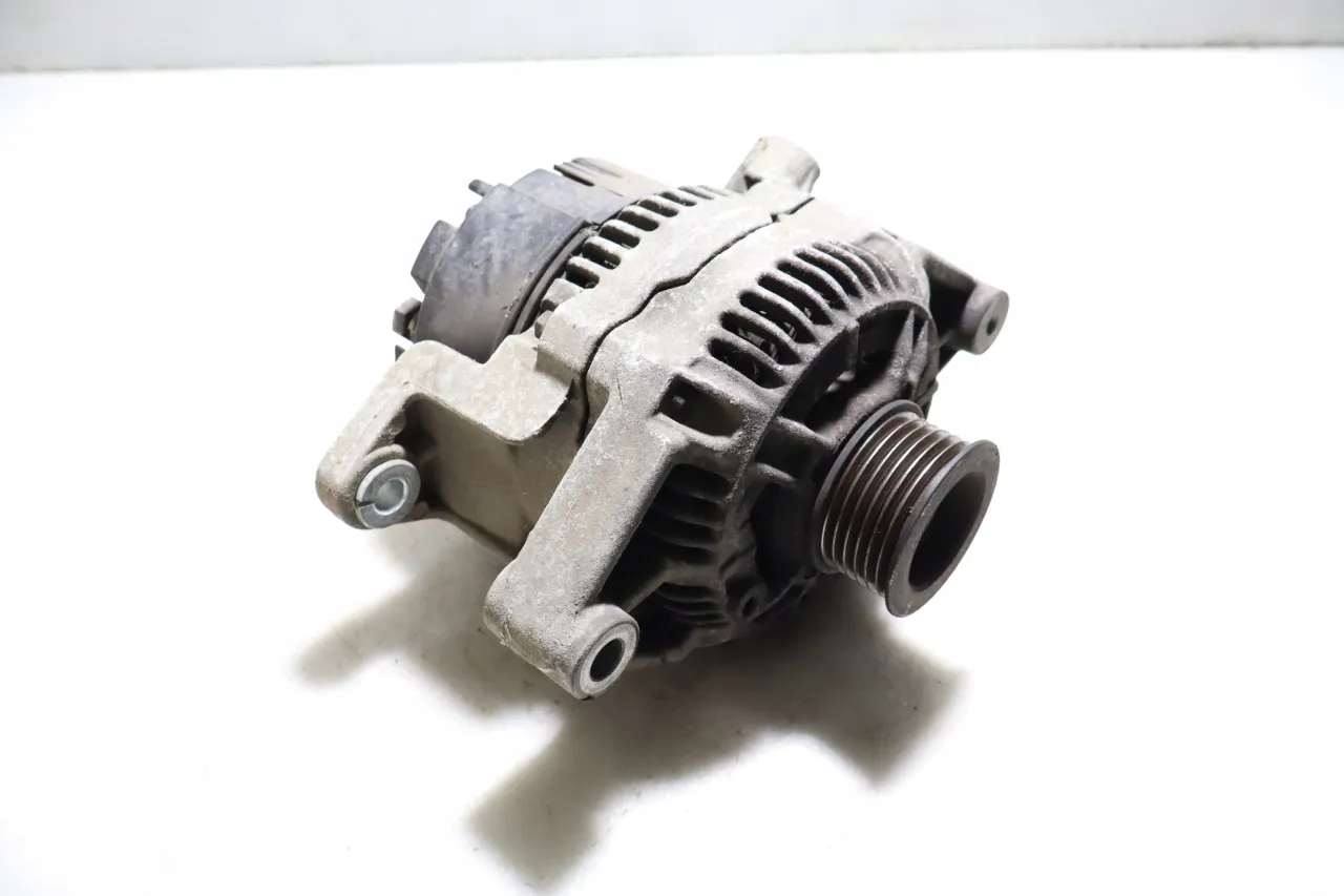 Opel Vectra B alternator lokalizacja silnik benzynowy