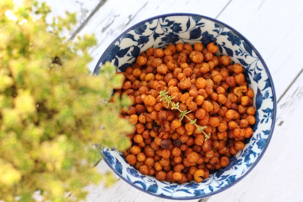 chrupiąca pieczona ciecierzyca przyprawy