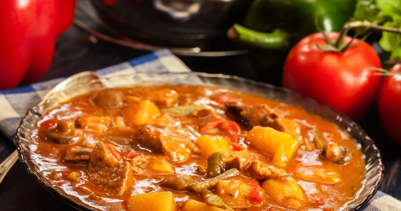 błędy twardy gulasz