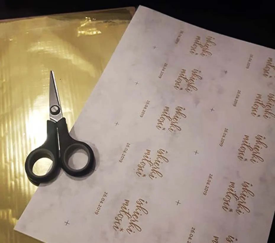 Zdjęcie Samodzielne złocenia zaproszeń: Proste metody na efekt wow