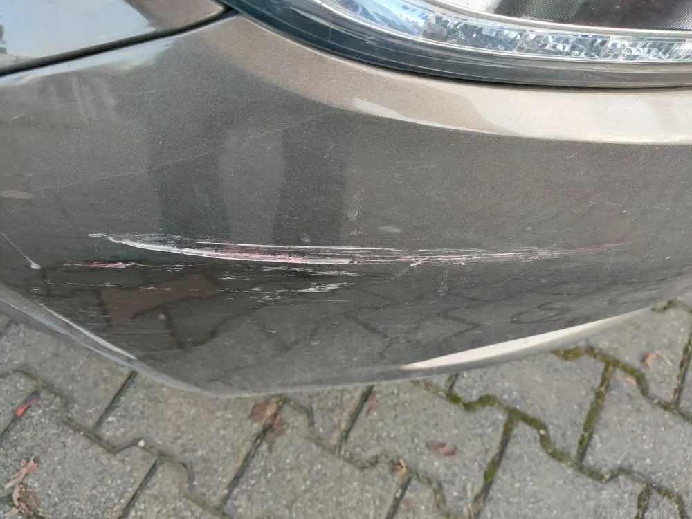 Zdjęcie Ile za malowanie zderzaka? Sprawdź ceny i ukryte koszty malowania