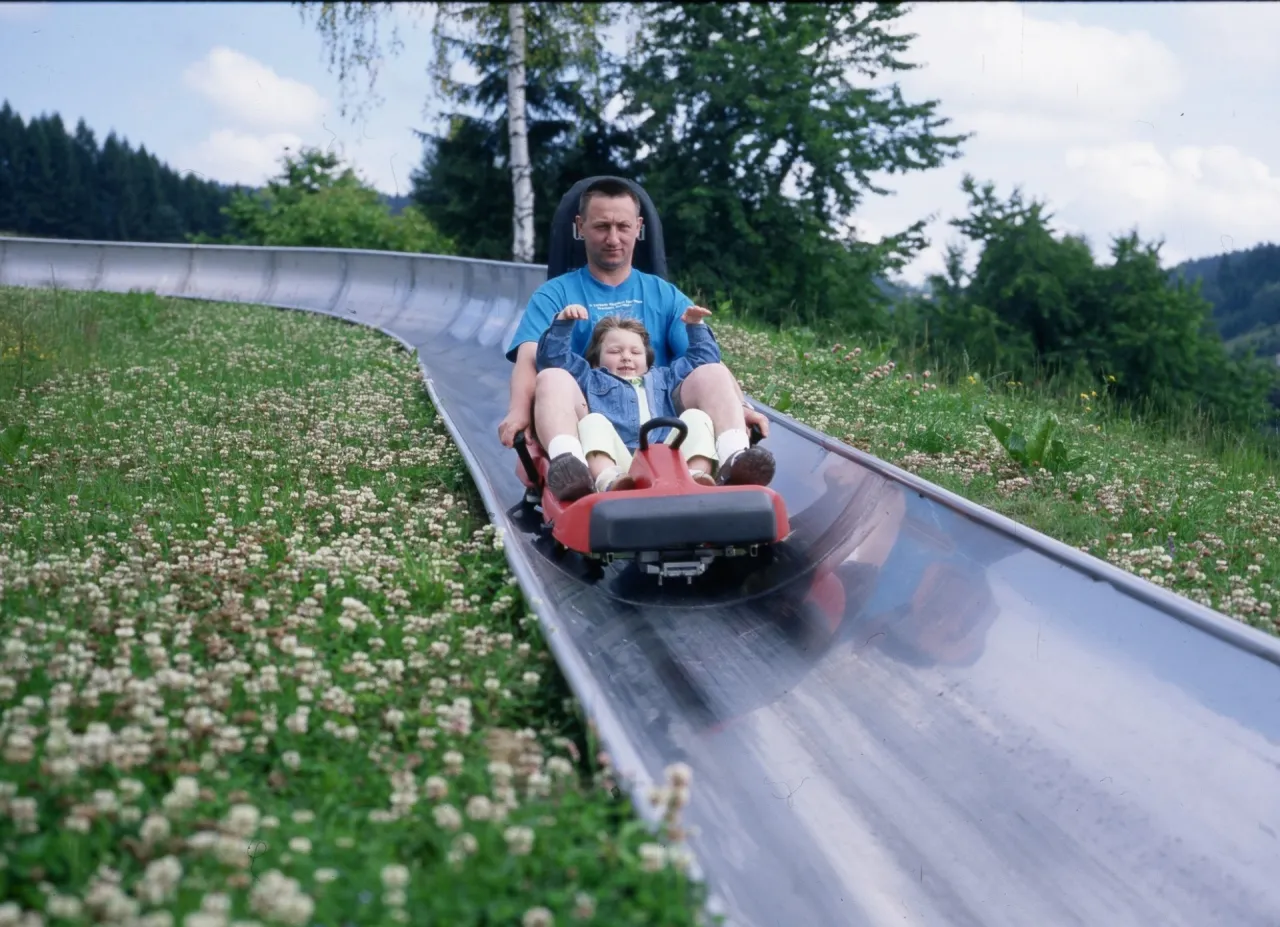 Rodzina na sankostradzie Krynica-Zdrój